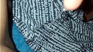 Я лишь немного прикоснулся к себе, и весь стал скользким - порно видео