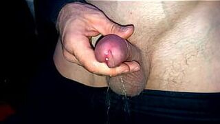 Русский БАНДИТ унижает ГЕЯ в лесу и КОНЧАЕТ и ПИСАЕТ в рот Грязные русские разговоры - порно видео