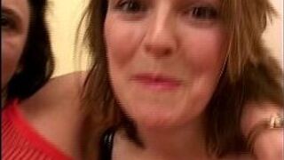 Ее первая анальная гэнгбэнг-вечеринка - порно видео