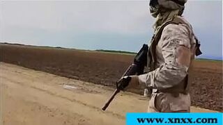 Американский солдат изнасиловал арабскую девушку, полная ссылка на видео в описании - порно видео