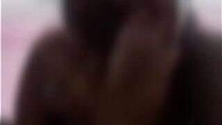 Тамильская девушка танцует в обнаженной песне - порно видео