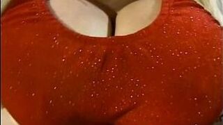 Золотой дилдо заставляет меня чувствовать себя более возбужденным - порно видео