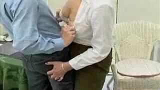 Сумасшедшая старая мама получает твердый член - порно видео