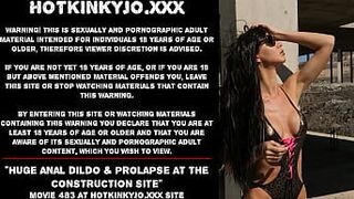 Огромный анальный дилдо и пролапс на стройке - порно видео