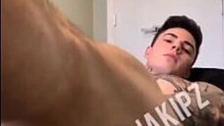 Татуированные мастурбирует - порно видео