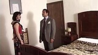 Дама трахается с другом мужа в новом загородном доме - порно видео