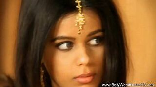 Сексуальная индийская девушка купается обнаженной - порно видео