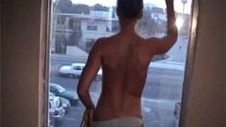 Голый-окно-подросток - порно видео