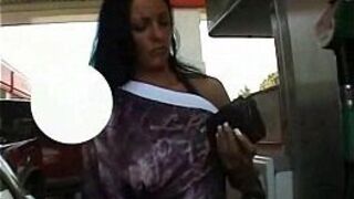 Снято незнакомцем на заправке - порно видео