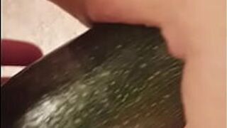 Пристрастие к большим овощам - порно видео