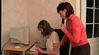 Мачеха с большими сиськами - порно видео