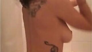 Женева Аяла подпрыгивает на дилдо - порно видео