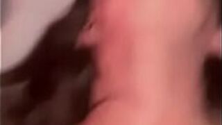 Остин сопровождает сексуальную транс-девушку, чтобы поиграть с ней - порно видео