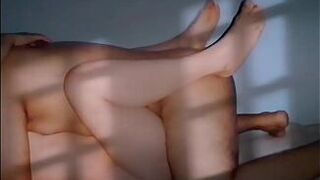 Мариам звонит тебе утром и подносит их к груди сладчайшим голосом, который им отвечает, я имею в виду, ты им отвечаешь - порно видео